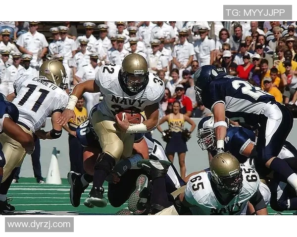 足球明星亲自洗鞋的精彩瞬间大揭秘，展现他们不为人知的一面